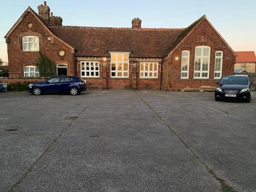 9 Bedroom School House and Halls