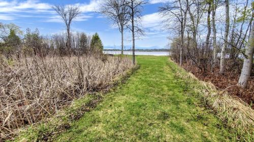 Waterfront Cottage with Heating Kitchen LakeView Deck Fishing