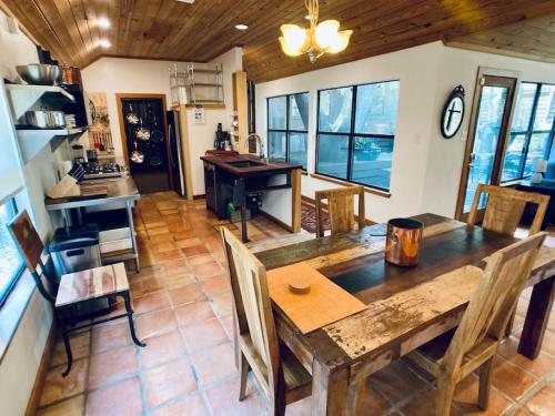 Jania Boho Chic Retreat in Austin, USA