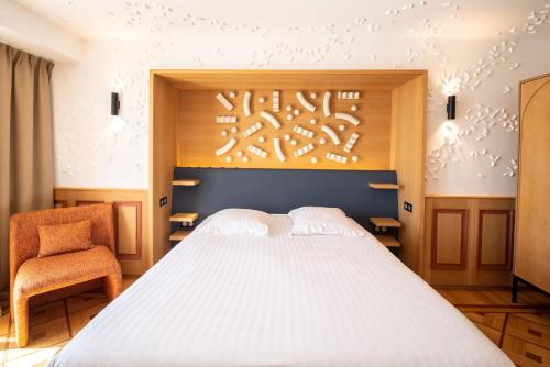Deluxe Double Room image 8