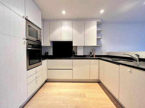 CABANE FLEBO - Tap to explore photos