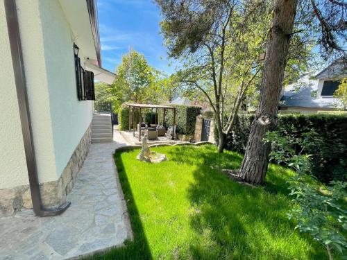 Létesítmények, La Fontanilla en Estación de El Espinar (La Fontanilla en Estacion de El Espinar) in La Estacion de El Espinar