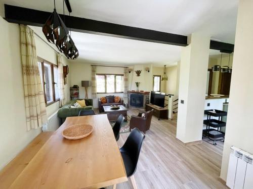 Létesítmények, La Fontanilla en Estación de El Espinar (La Fontanilla en Estacion de El Espinar) in La Estacion de El Espinar