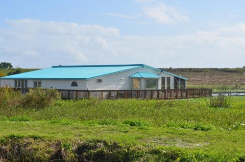 Days Inn & Suites by Wyndham Lake Okeechobee