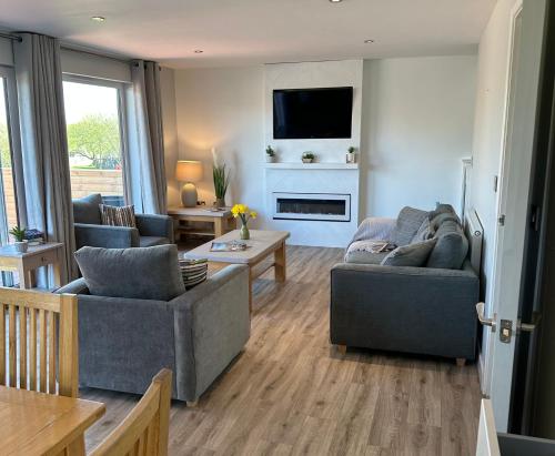 Puffin Retallack Resort Hot tub lodge 4