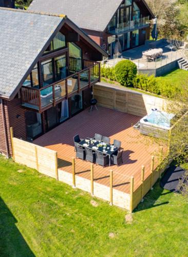 Puffin Retallack Resort Hot Tub Lodge - Cornwall