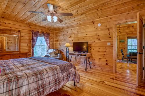 Cozy, Wood Cabin, Private And With Firepit in Rutherfordton, USA