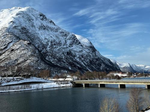 Vistas, Frichs Ekspress Åndalsnes (Frichs Ekspress Andalsnes) in Andalsnes