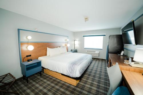 . AmericInn by Wyndham Tomahawk