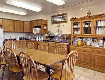 Food and beverages, Super 8 By Wyndham Rexburg in Rexburg (ID)