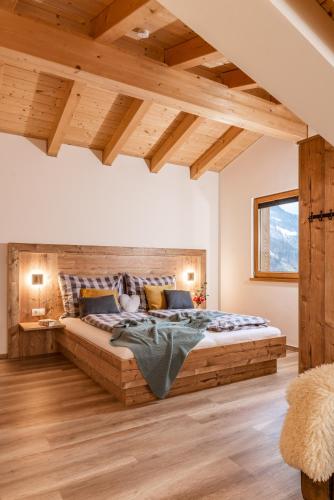2 queen beds, 2 sofa beds