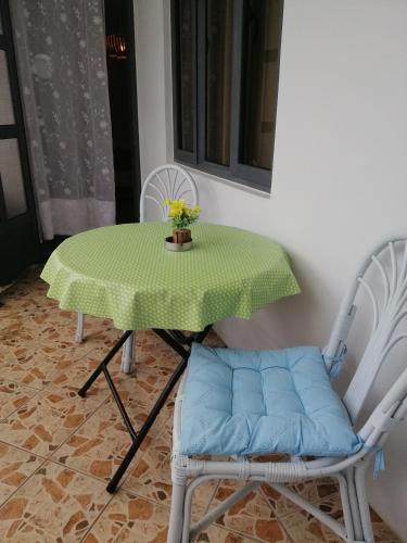 Les Cerisiers - Beach Apartment with Pool, Few Steps to the Beach 2