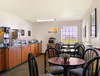 Étterem, Days Inn by Wyndham Shawnee in Shawnee