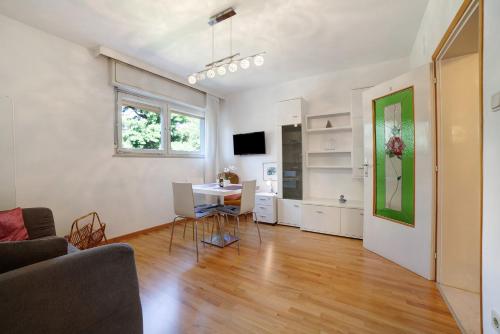 Superior One-Bedroom Apartment