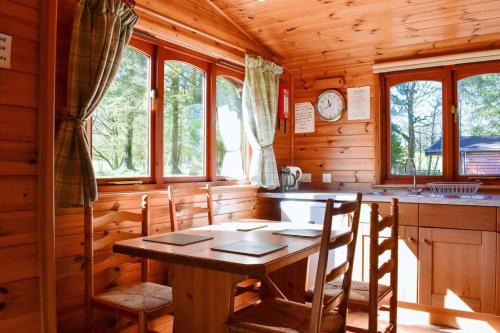 Secluded Pine Lodge 2 in Boltons