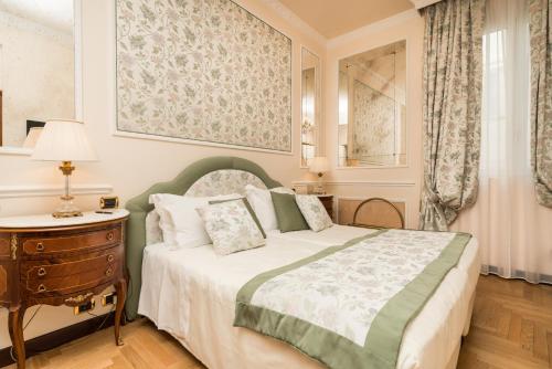 455706770 Hotel Bernini Palace