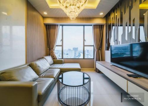 Luxury 2BR Apt at Rivergate free Pool & Gym