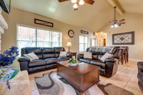 Lodge at Rocky Creek with Private Hot Tub and Yard! in Canyon Lake, USA