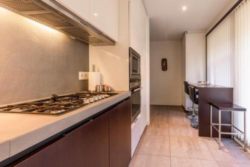Black Pearl Apartment Hotel - main image