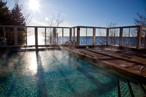Swimming pool, The Bluefin Bay Family of Resorts in Tofte (MN)