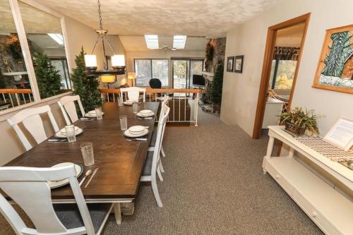 Seven Springs Meadowridge 2 Bedroom Standard Condo with Mountain Views condo thumb 2