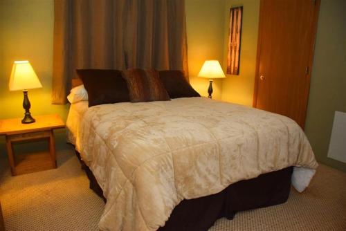 Seven Springs Stoneridge 3 Bedroom Standard Condo, walking distance to slopes! condo detail