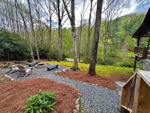 Log Cabin on the River w/Hot Tub in Todd, USA