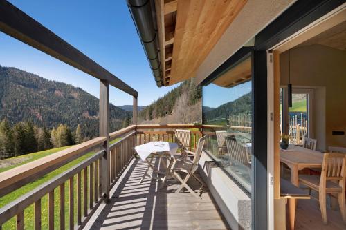 Superior One-Bedroom Apartment with Balcony