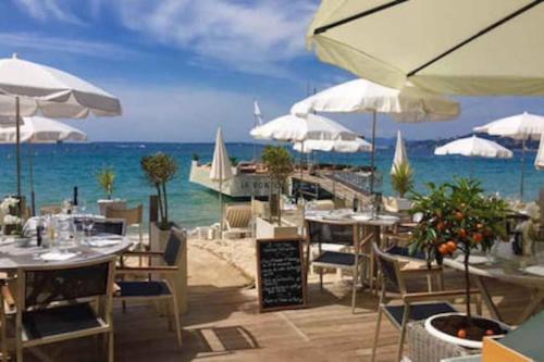 Studio à Golfe Juan, terrace, piscine, près plages