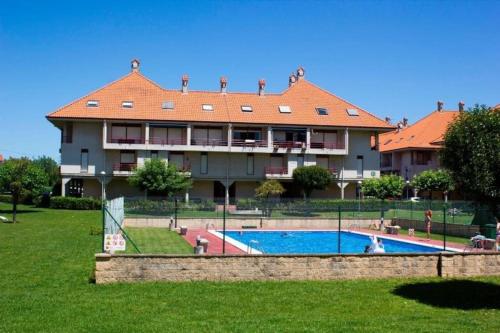 Acogedor dúplex en urbanización con piscina en Ajo - Apartment