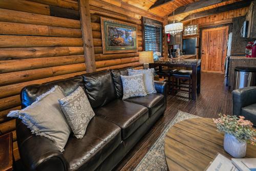 Cozy Lakefront Cabin - 2 Bedroom Family Cabin on Lake Nantahala