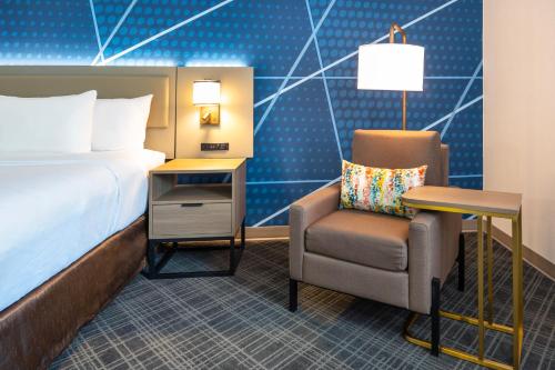 Comfort Inn & Suites Barrie - Highway 400 Room Type - King Room