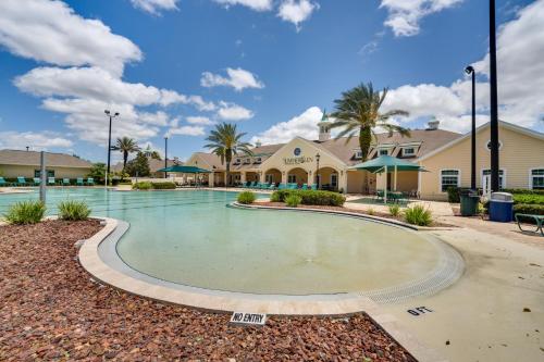 Ocala Home with Screened-In Porch and Community Perks!