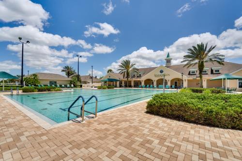 Ocala Home with Screened-In Porch and Community Perks!