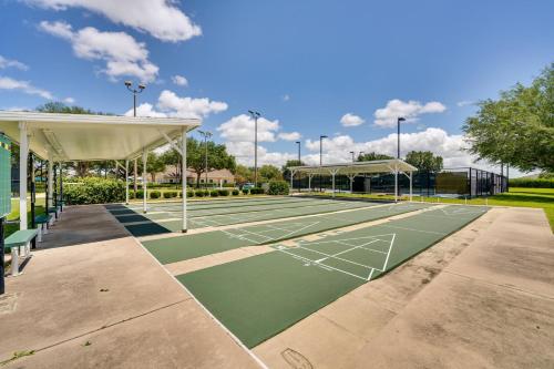 Ocala Home with Screened-In Porch and Community Perks!