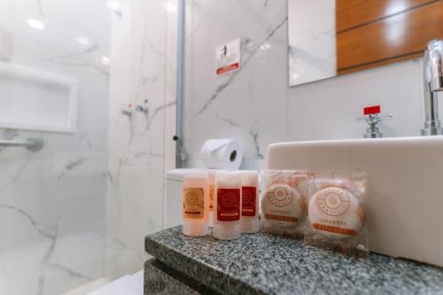 Deluxe Double or Twin Room image 7