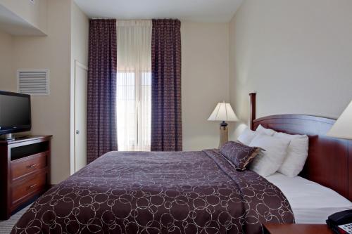 2 bedrooms, 4 beds