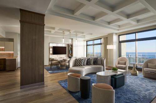 Penthouse Suite, 1 King, Ocean View, Balcony, Sky