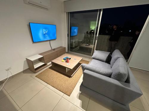 One-Bedroom Apartment image 9