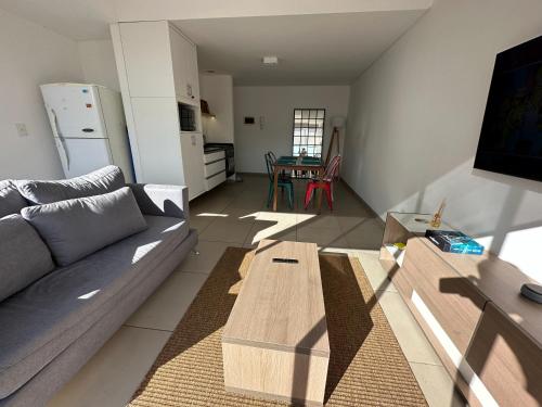 Modern Spacious & Sunny Apartment in Palermo - image 3