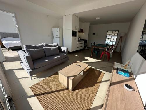 One-Bedroom Apartment image 2