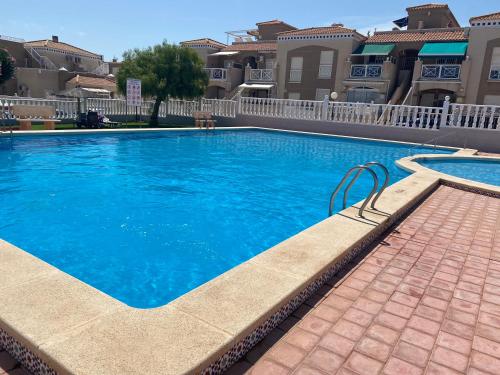 Roof terrace apartment with pool, bikes included