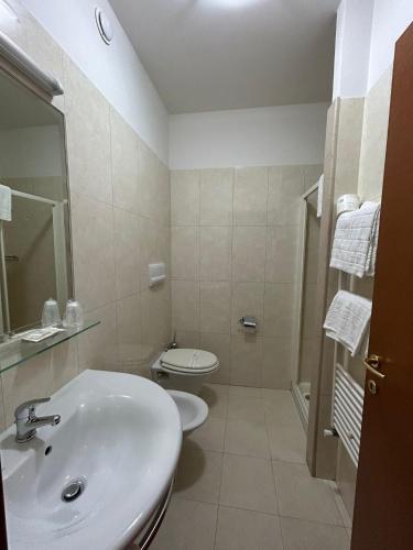Bikini Hotel - image 13