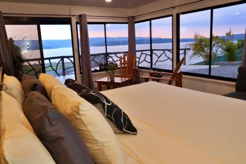 Love Cabin - Arenal Volcano & Lake views