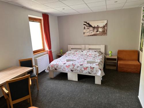 1 king bed, 2 sofa beds