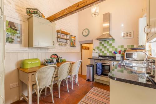 Host & Stay - The Old Paul Pry, Holt (photo 8)