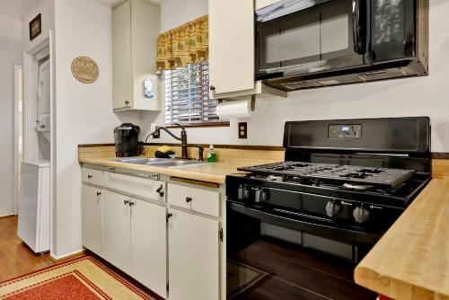 Mountain Getaway by Big Bear Vacations Adorable Sugarloaf Retreat in 大貝爾城 (CA)