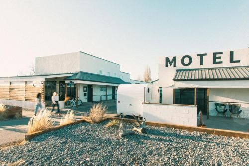 Mellow Moon Lodge - 숙소 외관