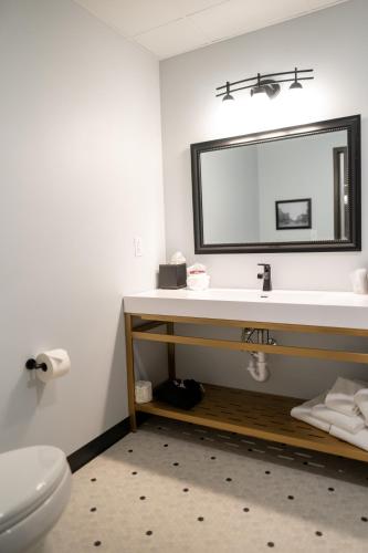 The Alonzo Ward Hotel - image 5