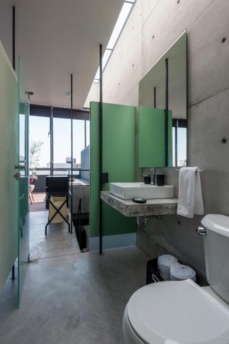 Airy Duplex w/ Beautiful Terrace in Roma Norte image 4